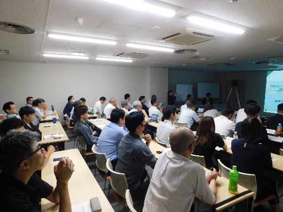 技術報告会の様子